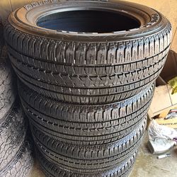 275/55R20 Bridgestone Dueler Tires Llantas Like new Chevy Gmc 20”