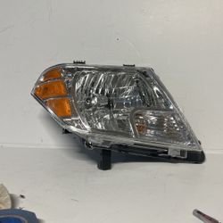 2009-2015 Nissan Frontier Headlight Passenger Side Halogen 