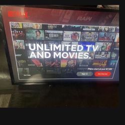 32 Smart TV Vizio W Wall Hanger Remote- Excellent Condition