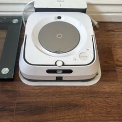 iRobot Brava Jet Mopping Robot