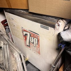 VINTAGE 7UP COOLER