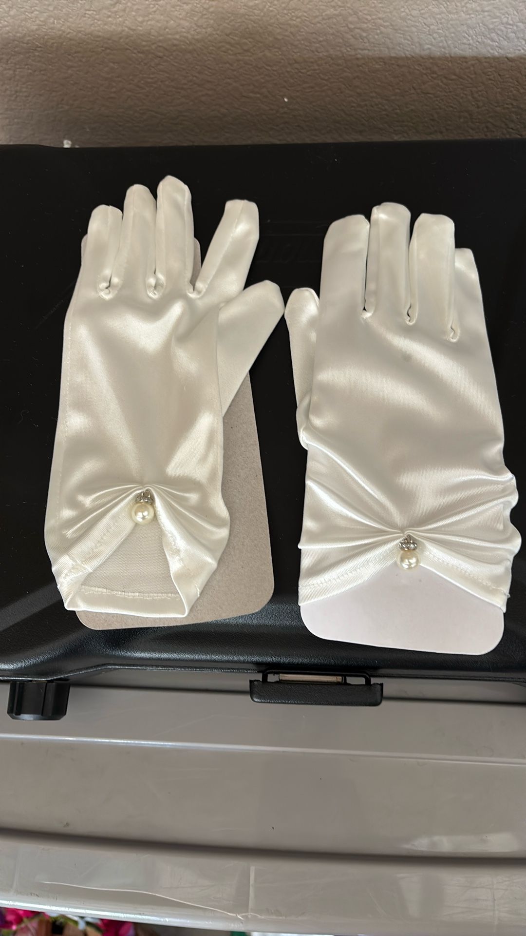 BRAND NEW TEA PARTY GLOVES