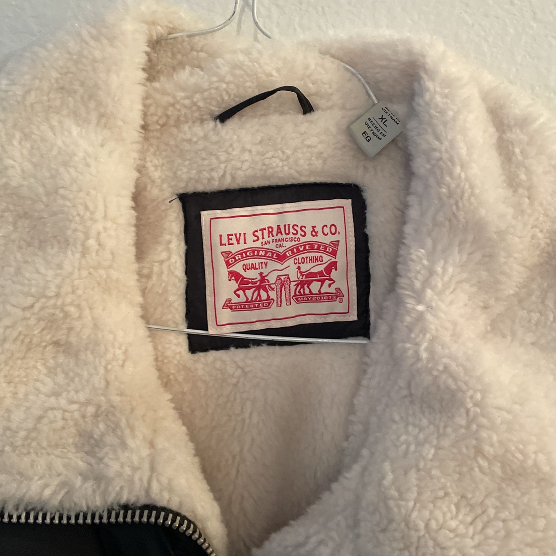 Levi Puffer Jacket