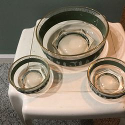 Bowl with 2 side bowls - great for chips and dip- new $10