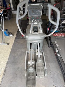 Commercial Grade Octane Fitness Elliptical
