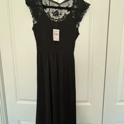 Gown, Black size Large per tag (more like a Medium)