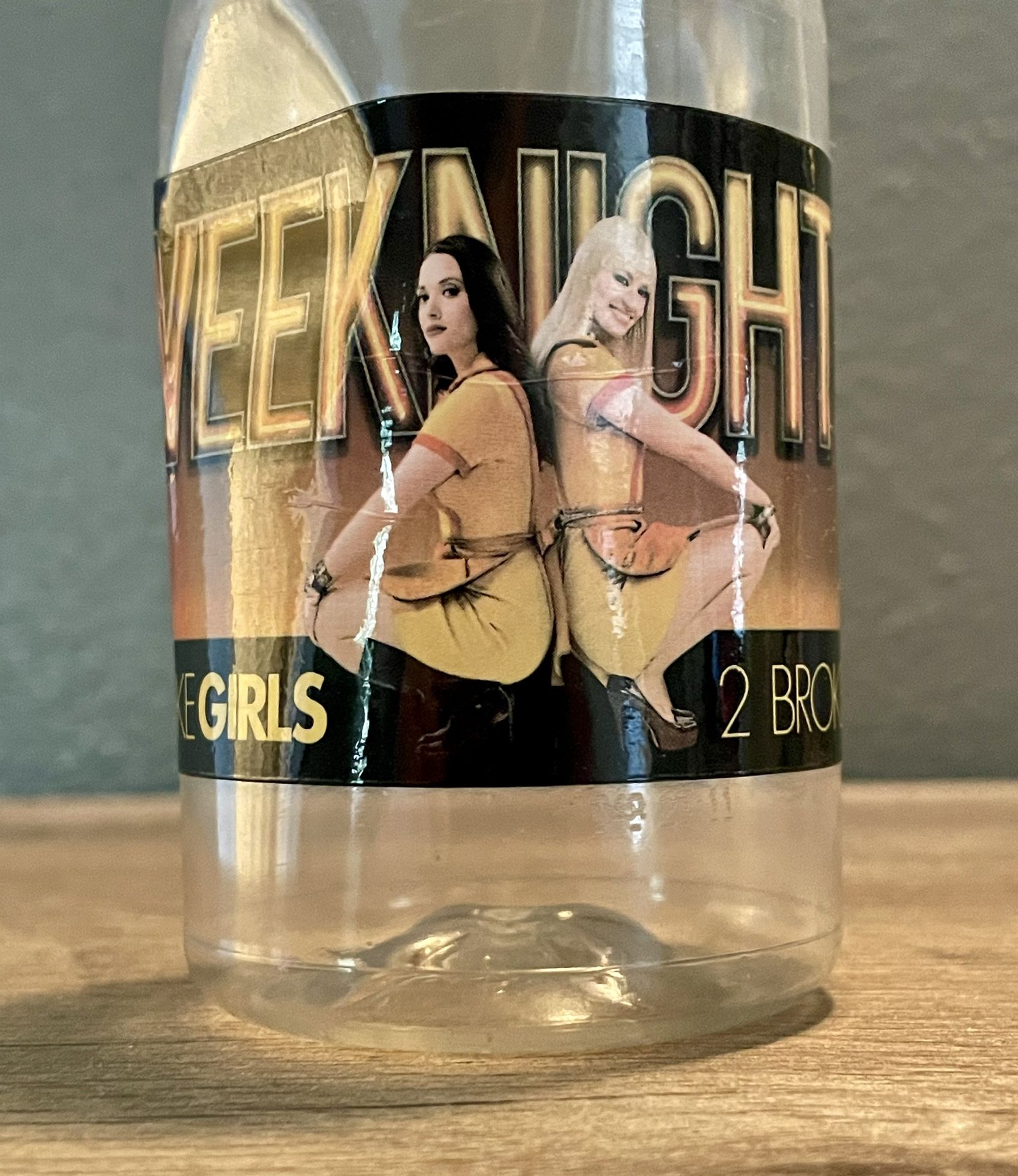 Two Broke Girls Final Season (Season 6)Cast & Crew Set Water Bottles