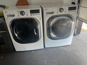 LG Washer And Dryer Set
