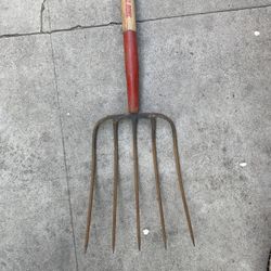 5-Tine True Temper 60-in L Wood-Handle Steel Manure Fork