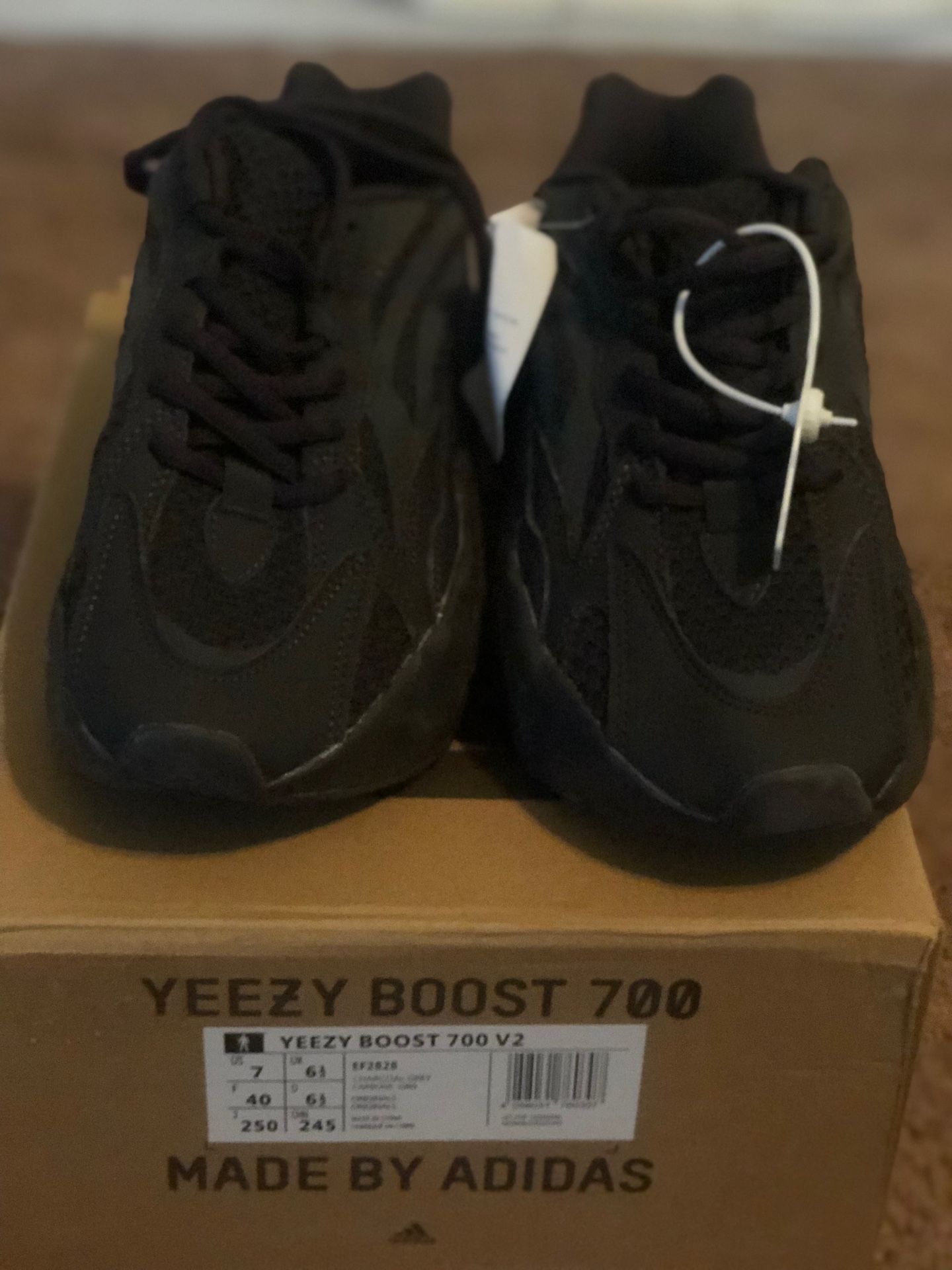 Yeezy 700 boost Black out