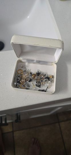 Various earings lots