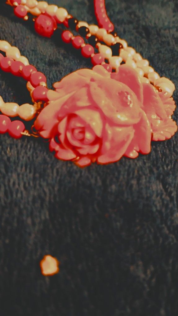 Expensive Vintage Women's Neckless
