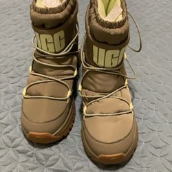 UGG WOMEN GREEN SNOW BOOTS SIZE 7.5