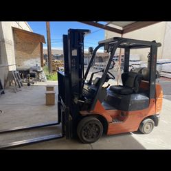 Forklift 
