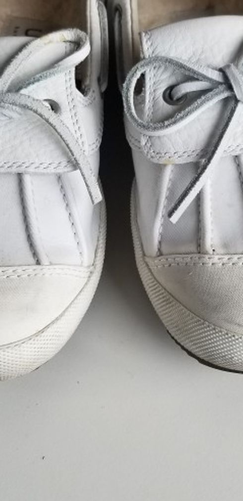 UGG size 7 Ashdale duck boat shoes