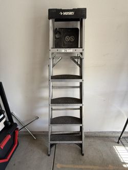 Husky CSL2-6 Step Ladder – 6 ft