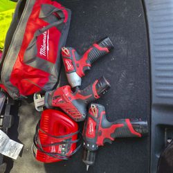 Milwaukee 12v tools with bag.
