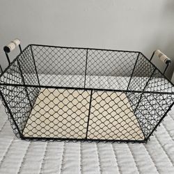 Canasta  De  Madera  Y  Metal 