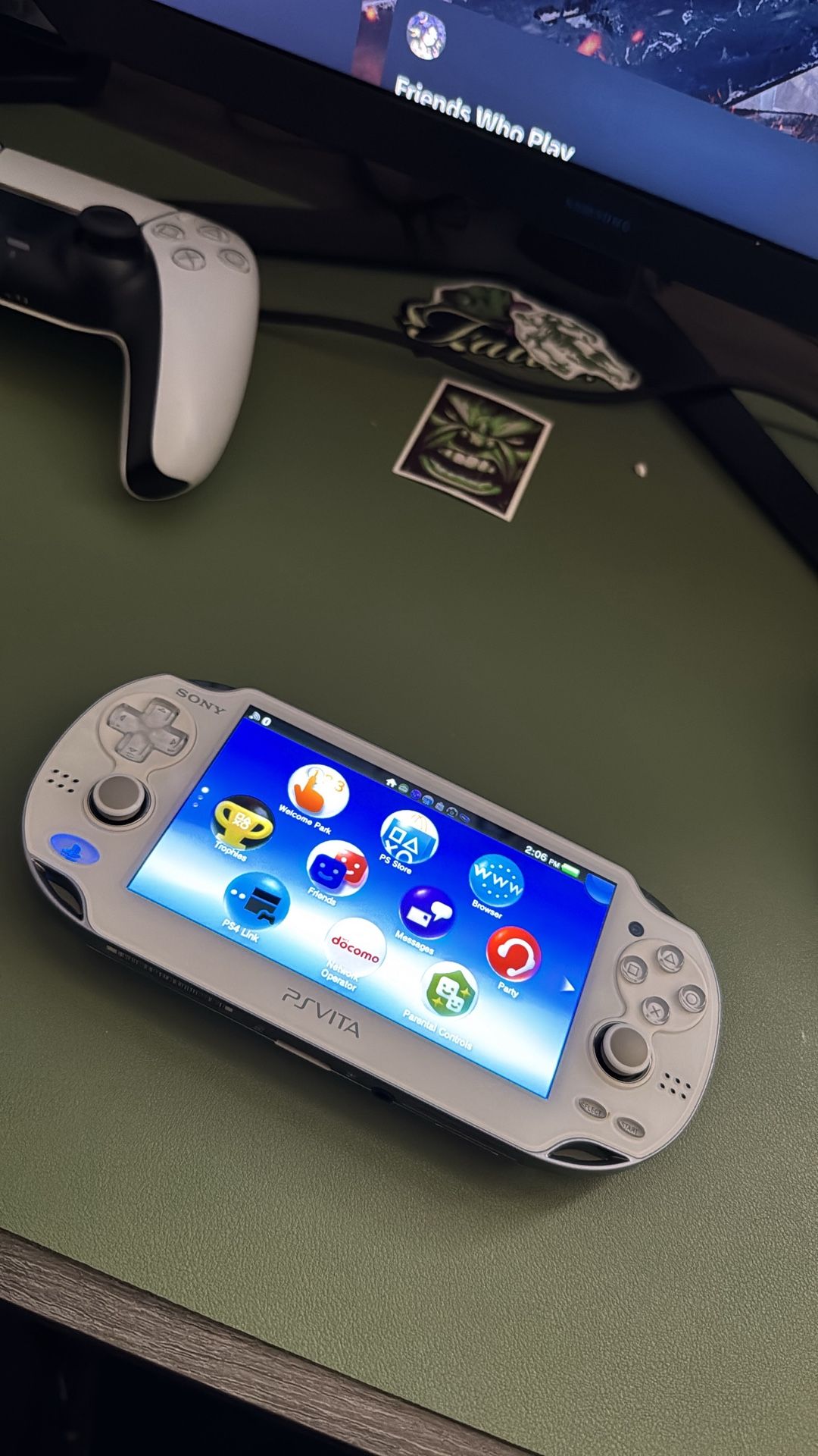 PSP Vita +1000 Games And More