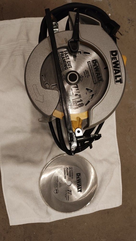 DeWalt Circular Saw DW369 7-1/4 With Electric Brake Good Condition