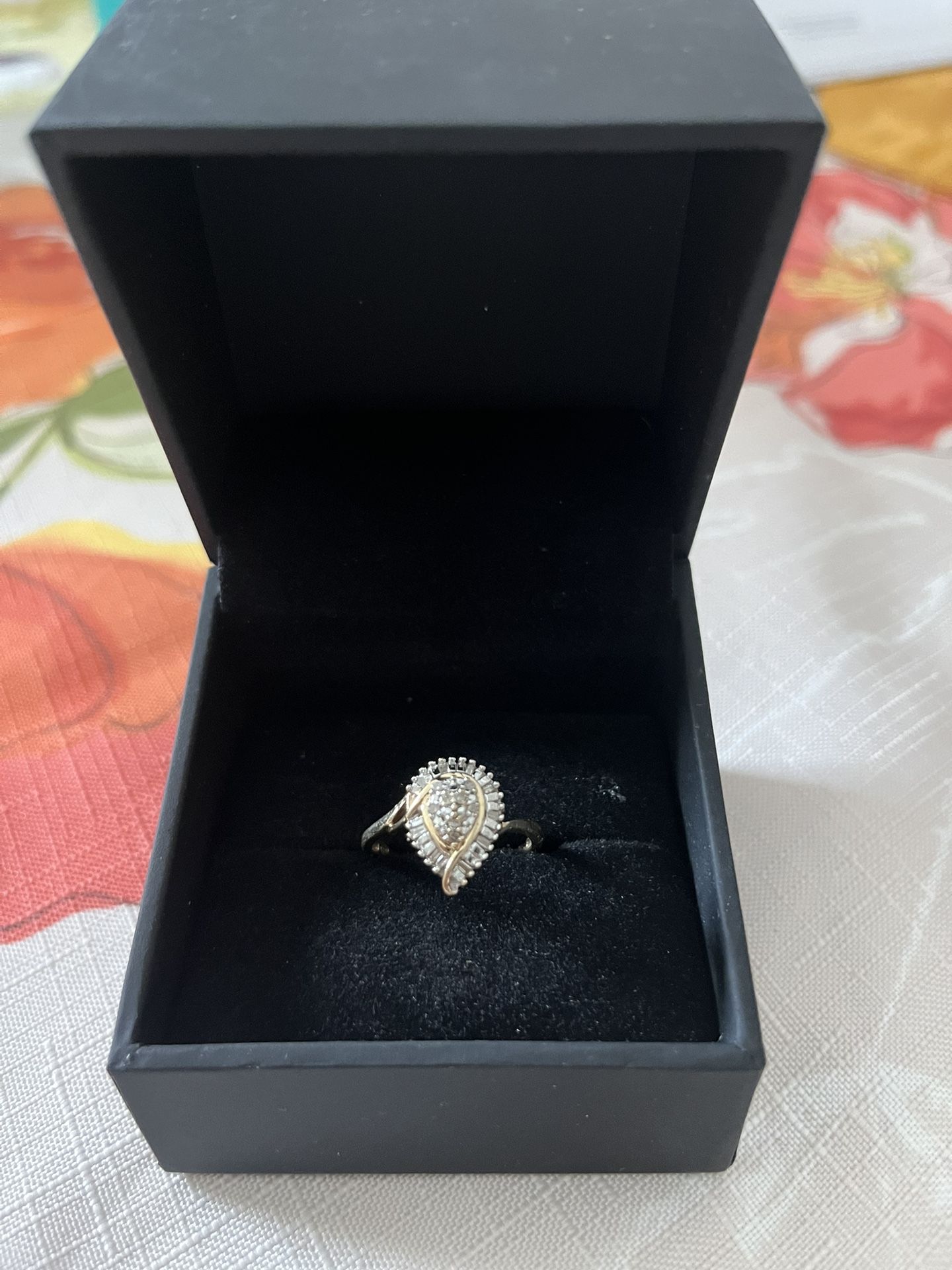 KAY’S BRAND NEW NATURAL (NOT LAB GROWN) GENUINE DIAMOND RING. 💍💍. 10KT YELLOW GOLD. SIZE 7 (CAN BE SIZED). 1.0 CARAT TOTAL WEIGHT. ONLY $350 🔥💍