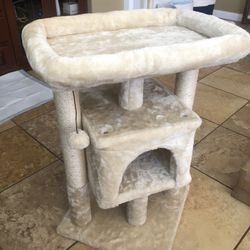 Small Cat Tree New !!!! Perfect For Apartment FREE LOCAL DELIVERY 