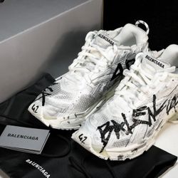 B Runner White Araffiti