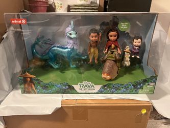 Disney Raya And The Last Dragon Character Doll Gift Set 