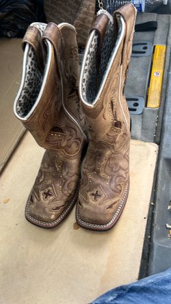 Laredo cowboy boots