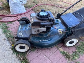 Self propelled craftsmen gas lawn mower