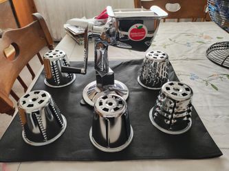 Vintage like new Healthy gourmet kitchen cutter with 5 cones.