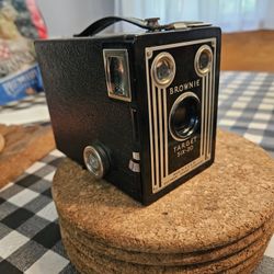 Vintage Brownie Cameŕa