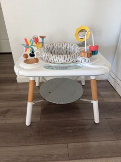 Skip Hop Discoverosity Baby Activity Center Play Table with Toys