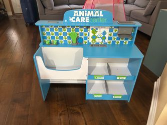 Super clean Melissa and Doug Animal Care Veterinary Vet Center Toy