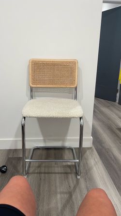 2 bar stools