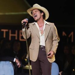Bruno Mars with RAYE and DJ Pee .Wee