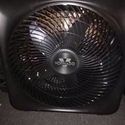 Large blk/grey auto/manual 3sec hold Floor Fan