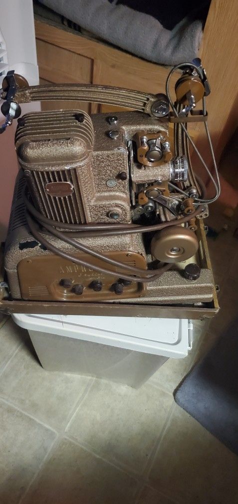 1940 Ampro Stylist Projector 16mm