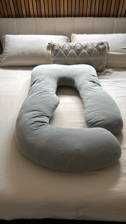 Pregnancy Pillow - Momcozy