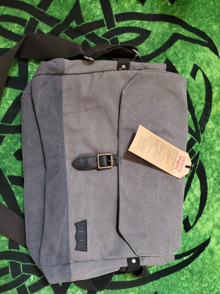 Levi's Sutherland Messengers Bag