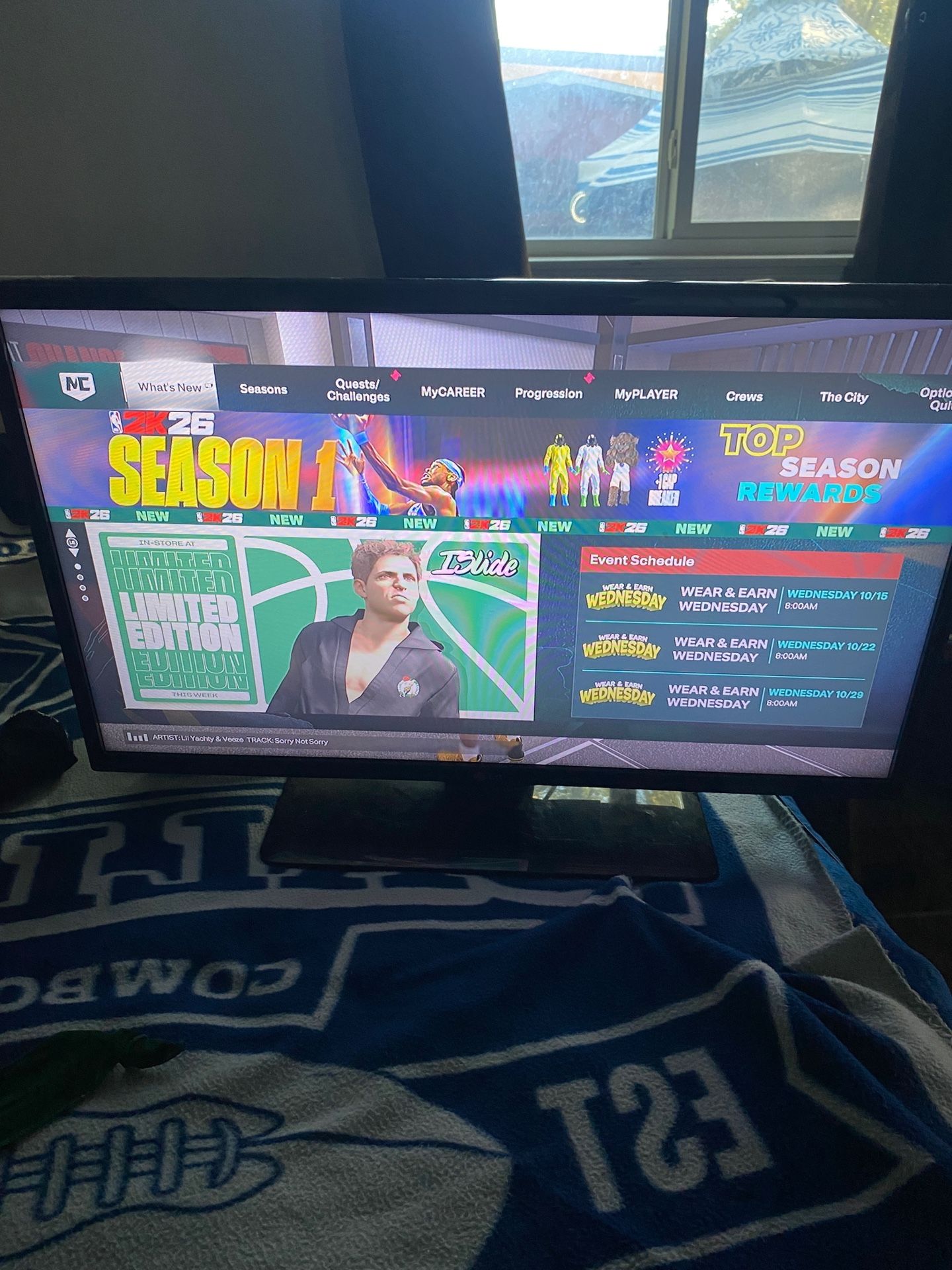 LG 32inch smart Tv w/ remote
