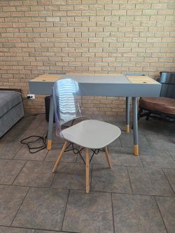 Two-tone Compartment Desk with Charging Station
