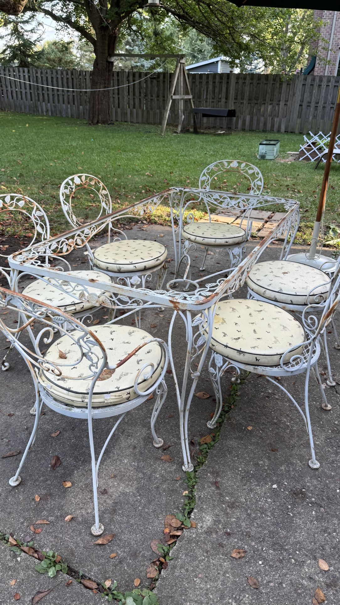 Elegant White Iron Ornate Patio Table And 6 Chairs
