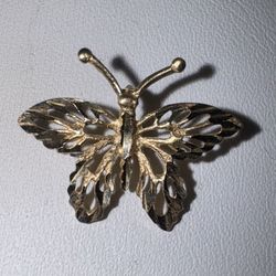ESTATE - Beautiful 14K yellow gold Diamond Cut Butterfly Pendant/Charm