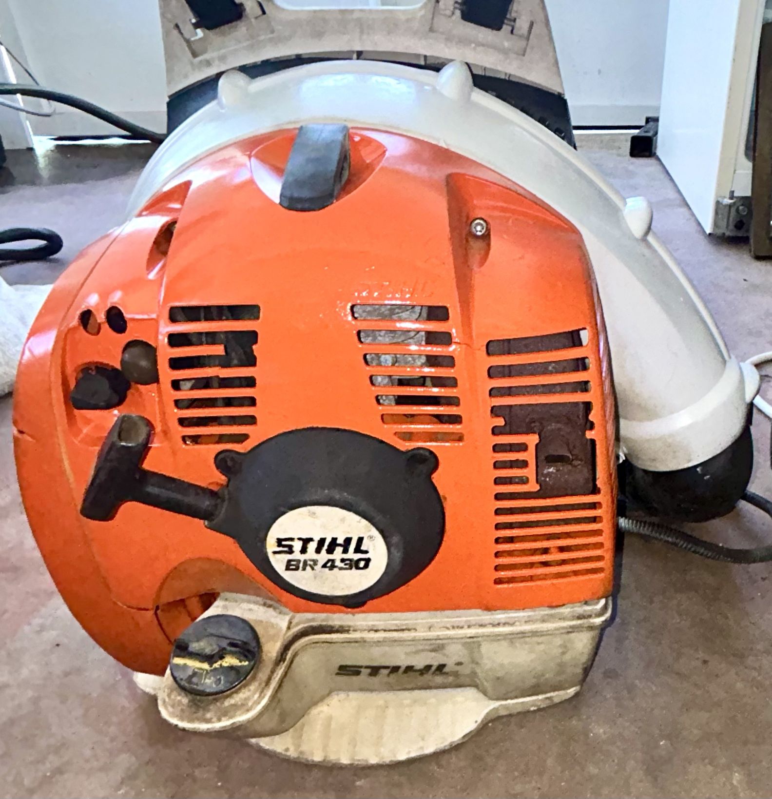 STIHL BR430 Commercial Backpack Blower  STARTS EASY  RUNS GREAT  NO ISSUES