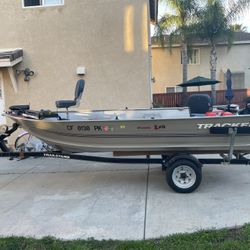 14ft Tracker Bass Boat 