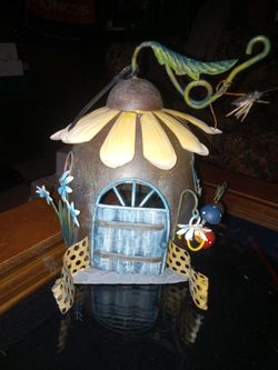 Awesome Little Bird House