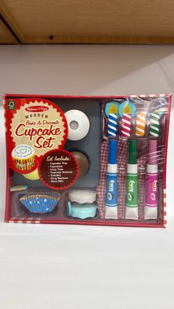 Melissa & Doug Wooden Bake & Decorate Cupcake Kitchen Set, Multicolored