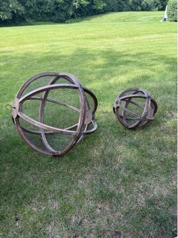 2 Decorative Wooden Spheres