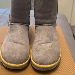 Grey/yellow Uggs 